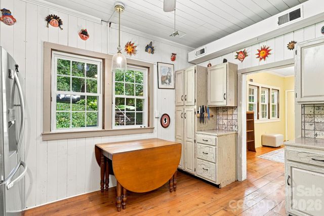 1925 Laurel Park Highway, Hendersonville, NC 28739