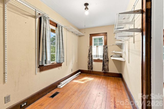 1925 Laurel Park Highway, Hendersonville, NC 28739