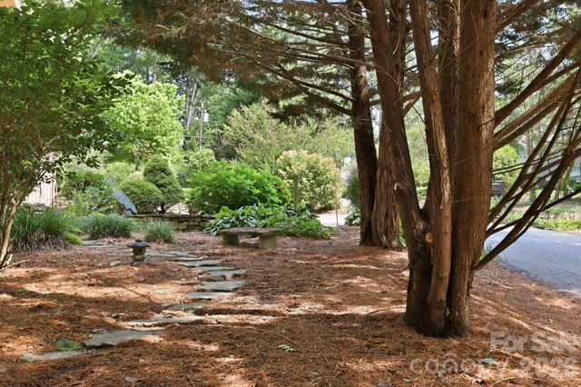 1925 Laurel Park Highway, Hendersonville, NC 28739