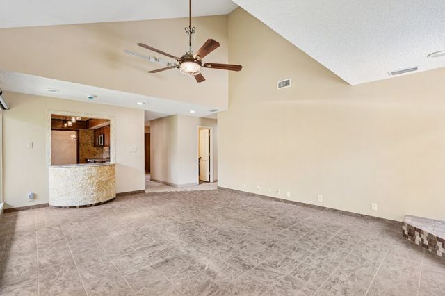 601 W Northgate Drive, Irving, TX 75062