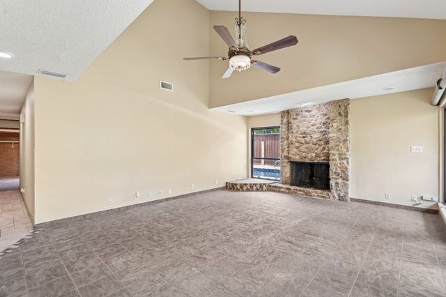 601 W Northgate Drive, Irving, TX 75062