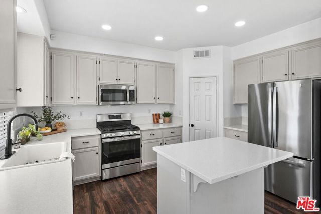 3843 Vitrina Lane, Palmdale, CA 93551