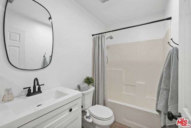 3843 Vitrina Lane, Palmdale, CA 93551