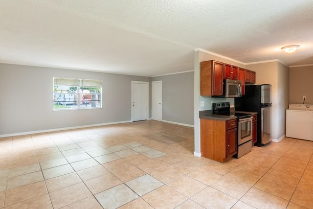 1218 Giller Avenue, Mangonia Park, FL 33407