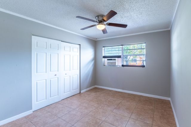1218 Giller Avenue, Mangonia Park, FL 33407