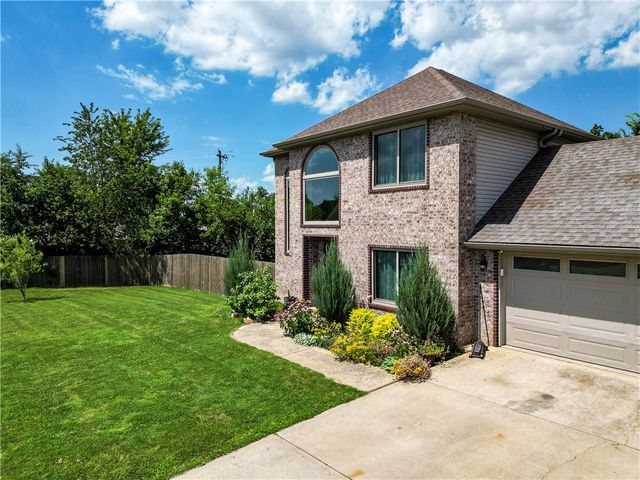 1905 Countryside Lane, Rogers, AR 72758