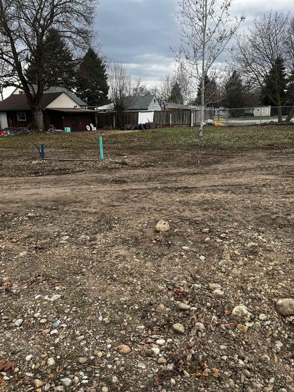 9609,9611,9615 E Upriver Dr, Spokane, WA 99206