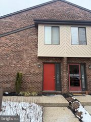 803 MOUNTAINVIEW DR #803, Chesterbrook, PA 19087