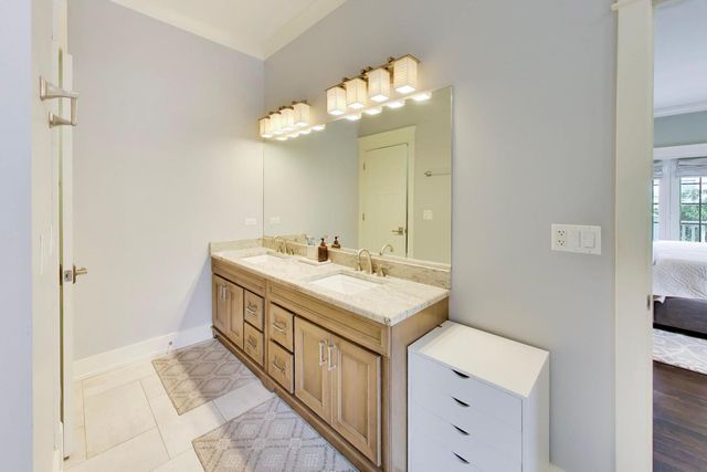 5608 N FAIRVIEW Avenue, Chicago, IL 60631