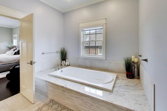 5608 N FAIRVIEW Avenue, Chicago, IL 60631