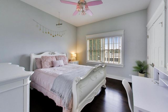 5608 N FAIRVIEW Avenue, Chicago, IL 60631
