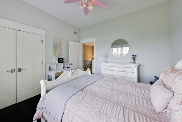 5608 N FAIRVIEW Avenue, Chicago, IL 60631