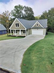61 College Heights Place, Franklin Springs, GA 30639