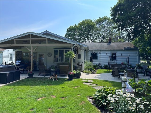 23 Barcrest Drive, Greece, NY 14416