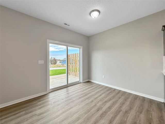 7000 Lake Ridge Avenue 2, Des Moines, IA 50320