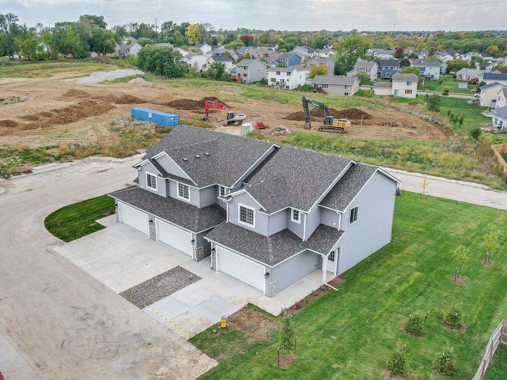 7000 Lake Ridge Avenue 2, Des Moines, IA 50320