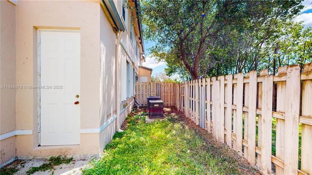 2884 SE 2nd Dr 7, Homestead, FL 33033