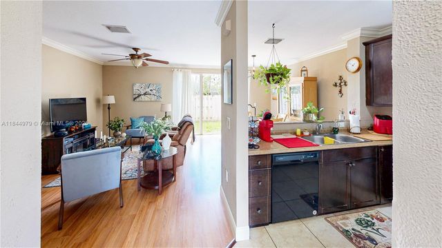 2884 SE 2nd Dr 7, Homestead, FL 33033