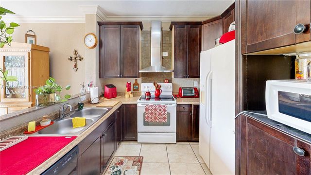 2884 SE 2nd Dr 7, Homestead, FL 33033