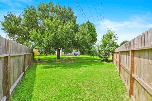 3863 Pecan Circle, La Porte, TX 77571