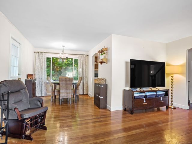 4 Senga Road, Norwalk, CT 06854