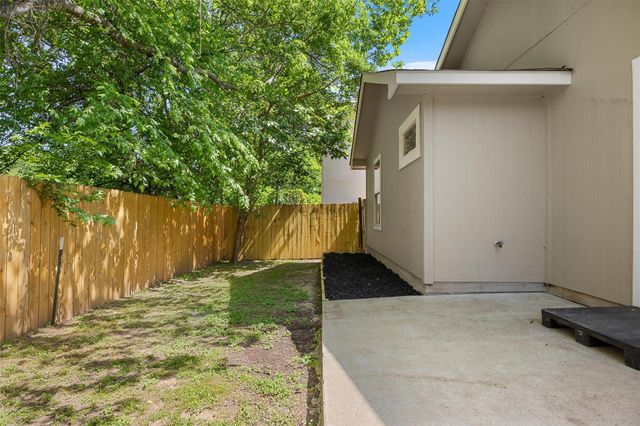 8608 Dittmar Oaks DR, Austin, TX 78748