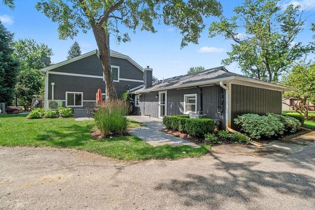 5675 Carlburt Street, West Bloomfield, MI 48322