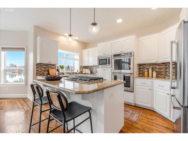 21157 Ne SHORE Dr, Fairview, OR 97024