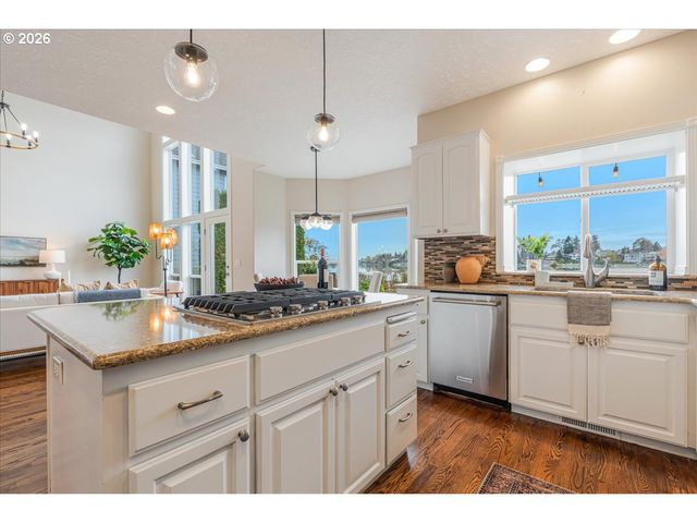 21157 Ne SHORE Dr, Fairview, OR 97024