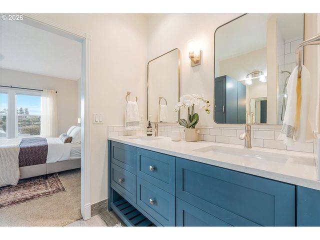 21157 Ne SHORE Dr, Fairview, OR 97024