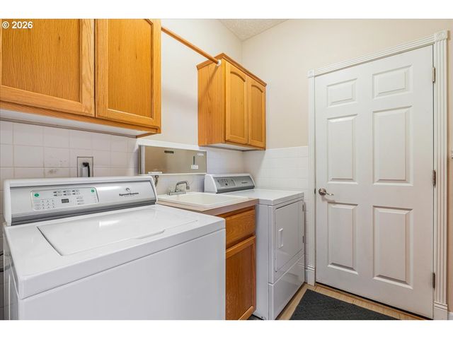 21157 Ne SHORE Dr, Fairview, OR 97024