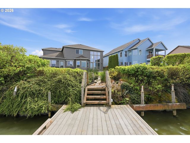 21157 Ne SHORE Dr, Fairview, OR 97024