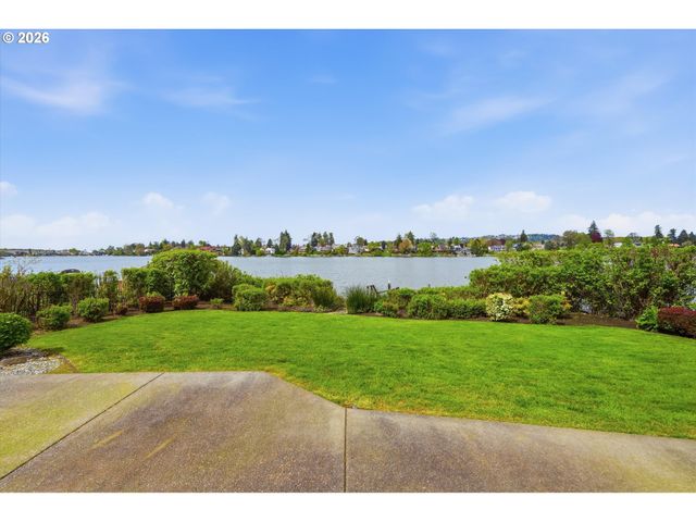 21157 Ne SHORE Dr, Fairview, OR 97024
