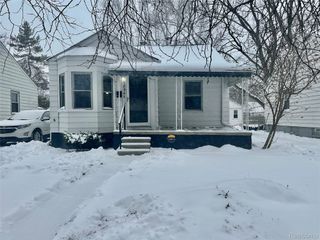 18948 Kenosha Street, Harper Woods, MI 48225