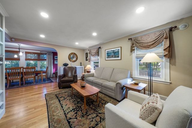 94 Grafton Ave, Milton, MA 02186