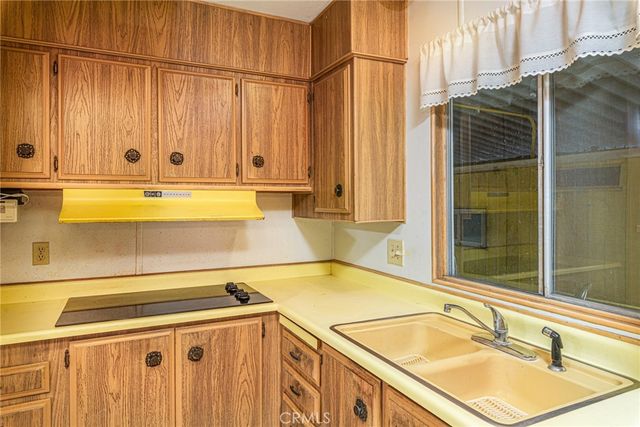 1255 W Johnston, Hemet, CA 92543