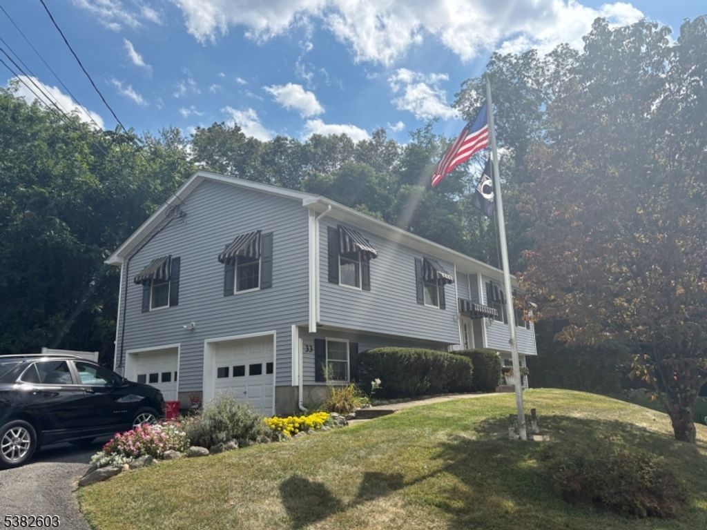 33 Circle Dr, Hamburg Boro, NJ 07419