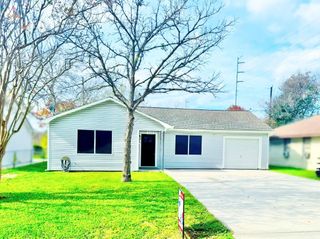 308 S 11th Street, La Porte, TX 77571