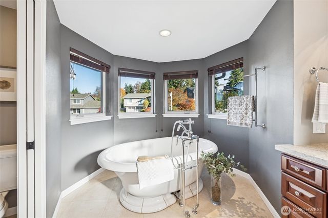 10511 NE 44th Street, Kirkland, WA 98033