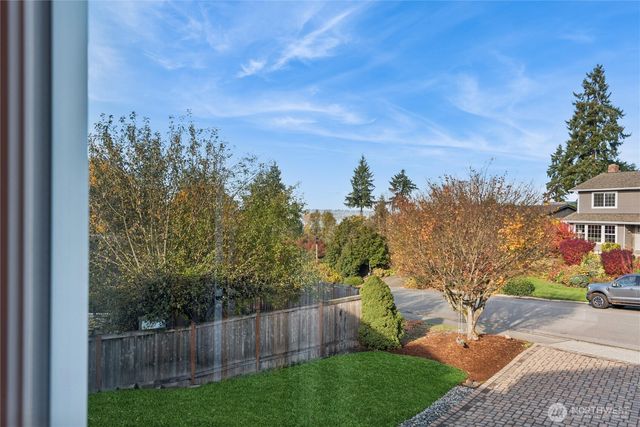 10511 NE 44th Street, Kirkland, WA 98033