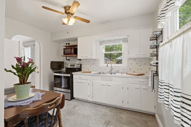 2415 Glenwood Avenue, Fort Wayne, IN 46805