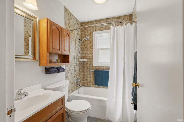 2415 Glenwood Avenue, Fort Wayne, IN 46805