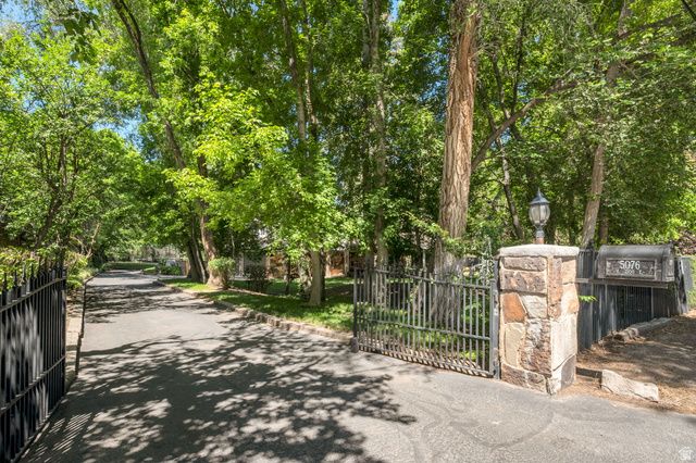 5076 S 2100 E, Holladay, UT 84117