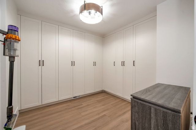 5076 S 2100 E, Holladay, UT 84117