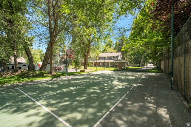 5076 S 2100 E, Holladay, UT 84117