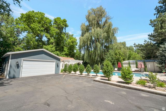 5076 S 2100 E, Holladay, UT 84117