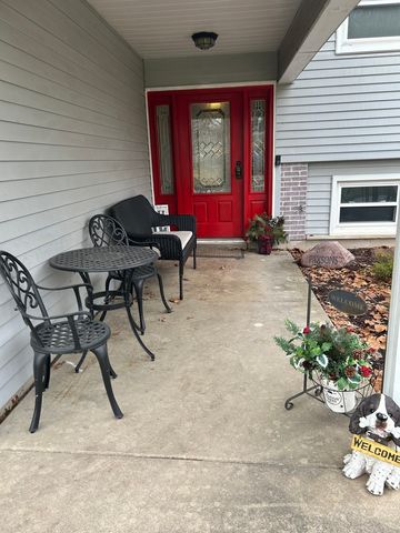 2S230 Ivy Lane, Lombard, IL 60148