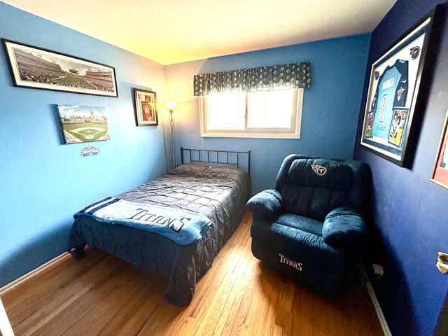 2S230 Ivy Lane, Lombard, IL 60148