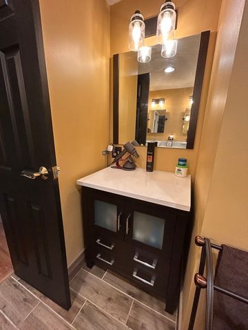 2S230 Ivy Lane, Lombard, IL 60148