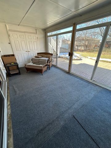 2S230 Ivy Lane, Lombard, IL 60148